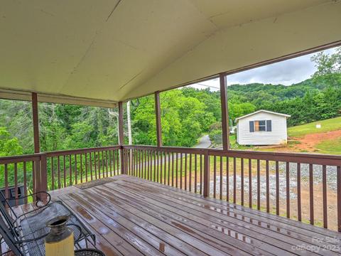 552 Azalea Cir, Marshall, NC 28753 photo 4