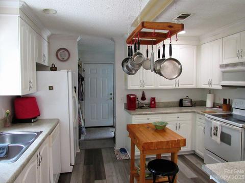 363 Maple Leaf Ln, Clyde, NC 28721 photo 8