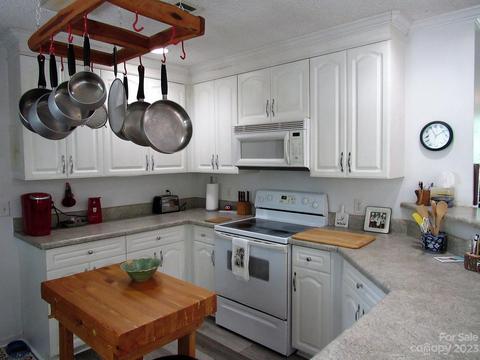 363 Maple Leaf Ln, Clyde, NC 28721 photo 9