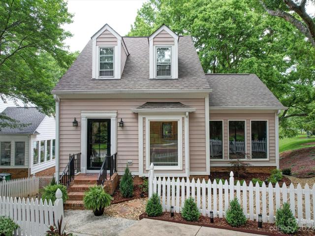 2300 Blair House Ct, Charlotte, NC 28270
