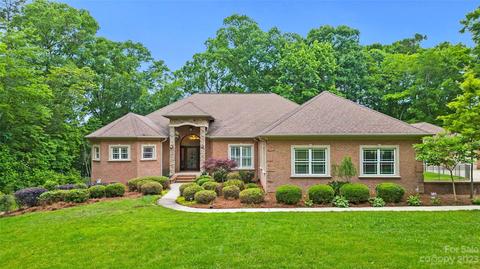 2929 Duck Point Dr, Monroe, NC 28110