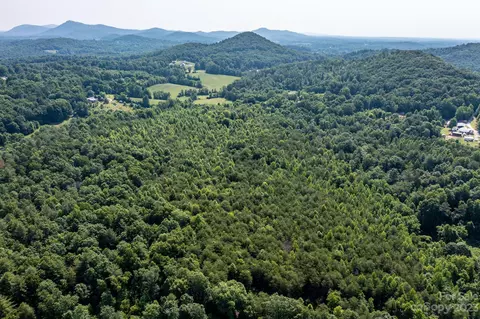 3183 Ebb Smith Rd, Lenoir, NC 28645