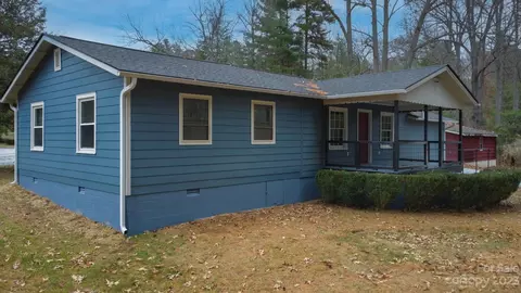 547 Hidden Lake Rd, Hendersonville, NC 28739