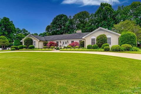 907 24th St, Newton, NC 28658