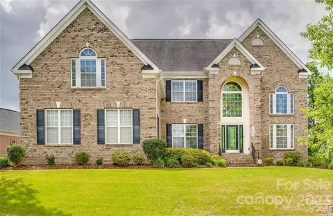 16752 Crosshaven Dr, Charlotte, NC 28278