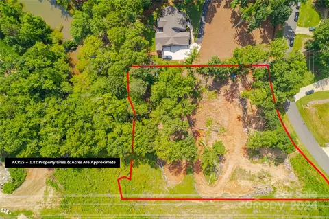345 Squirrel Ln, Clover, SC 29710 photo 2