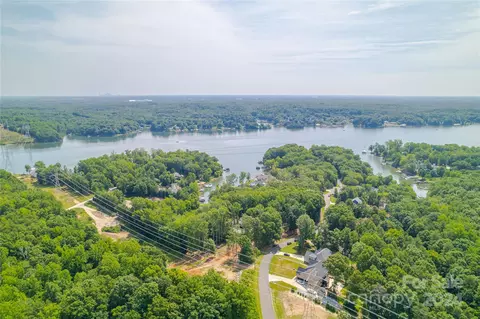 345 Squirrel Ln, Clover, SC 29710 photo 6