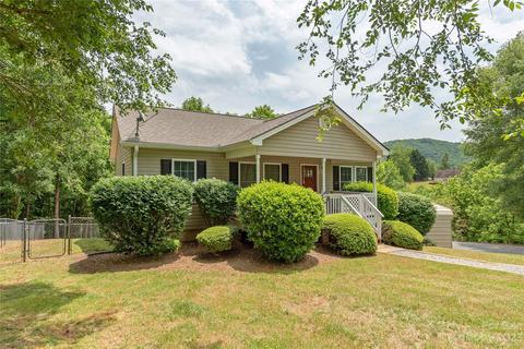 309 Forest Bend Dr, Horse Shoe, NC 28742