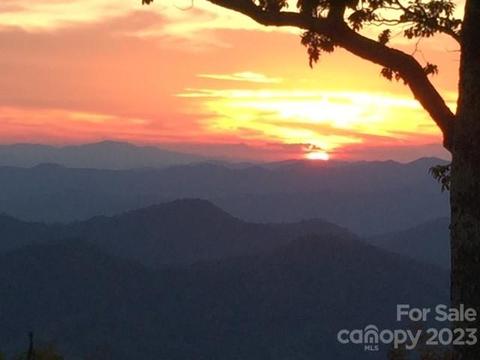 9 Hawks Ledge Trl, Burnsville, NC 28714