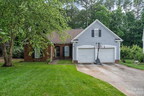 7006 Scuppernong Ct, Charlotte, NC 28215