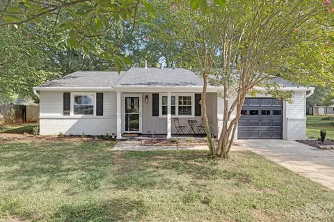 8607 Longbriar Dr, Charlotte, NC 28212