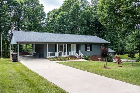 4240 Oakland Dr, Morganton, NC 28655