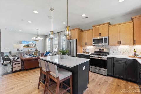 722 Sunharvest Ln, Indian Trail, NC 28079