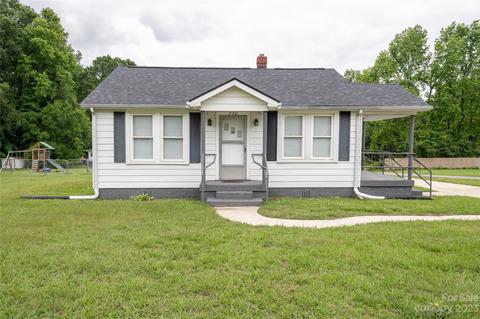 726 Crown Point Dr, Salisbury, NC 28146 photo 1