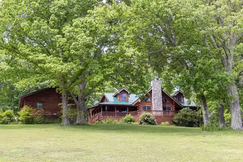 898 Glade Mountain Dr, Canton, NC 28716