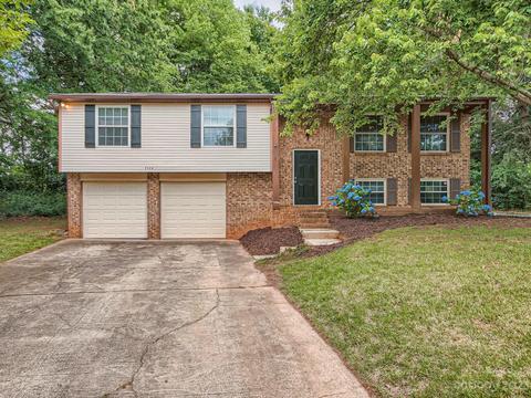 9528 Robert Burns Ct, Charlotte, NC 28213