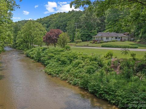 4333 Toe River Rd, Green Mountain, NC 28740