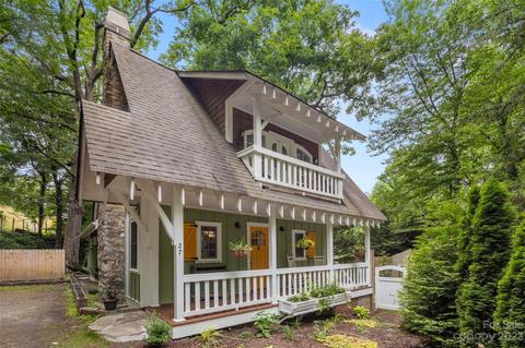 27 Pace St, Saluda, NC 28773