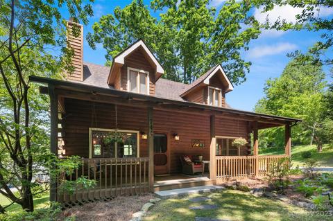 744 Crescent St, Saluda, NC 28773