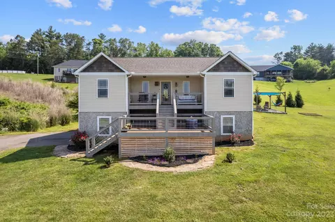 240 Eagleview Ln, Marshall, NC 28753