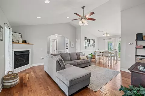 240 Eagleview Ln, Marshall, NC 28753 photo 9