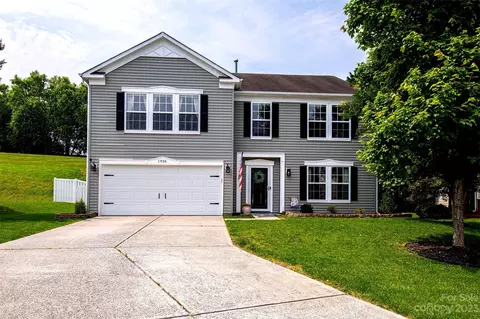 1926 Southwind Dr, Charlotte, NC 28216