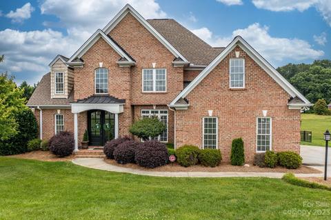 1021 Creekwalk Dr, Stanley, NC 28164