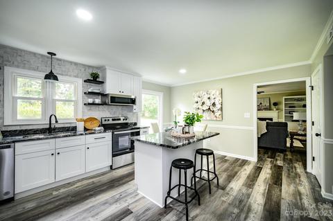 1171 37th Avenue Dr, Hickory, NC 28601 photo 4