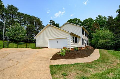 1171 37th Avenue Dr, Hickory, NC 28601 photo 2