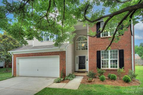 9925 Empire Woods Ct, Charlotte, NC 28277