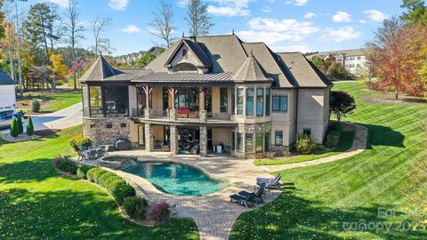 2105 Salem Dr, Lake Wylie, SC 29710