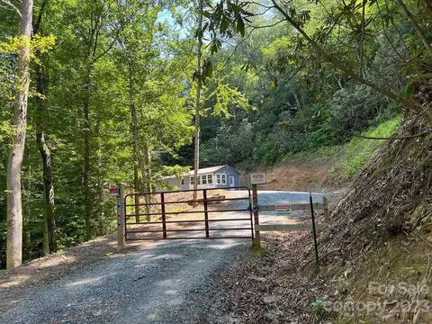 476 Bradley Branch Rd, Whittier, NC 28789