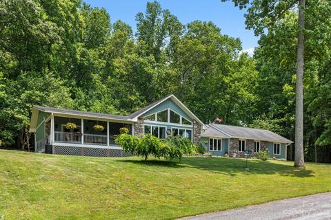 941 Eagles Ct, Hendersonville, NC 28739