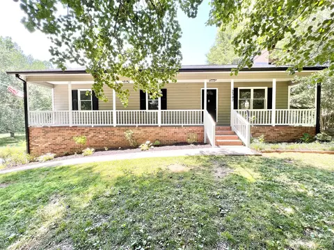 2342 Camden Pl, Lenoir, NC 28645