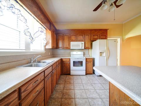 301 E 2nd St, Kannapolis, NC 28083 photo 3