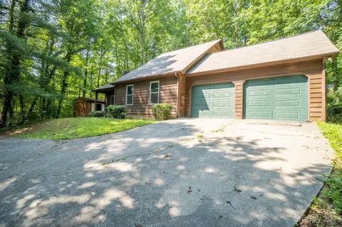 1302 Murray Pl, Lenoir, NC 28645
