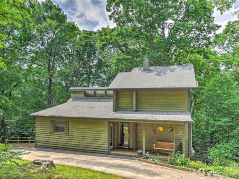 25 Oakwood Rd, Candler, NC 28715