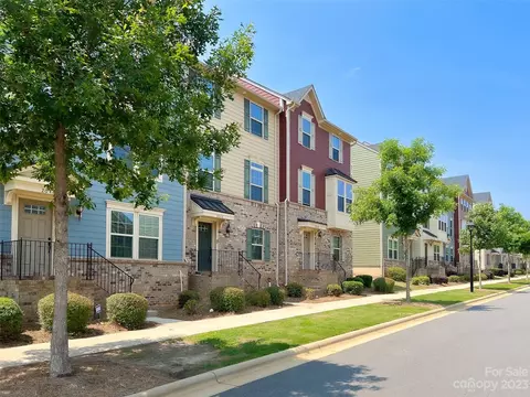 2042 Sage Park Dr, Charlotte, NC 28217