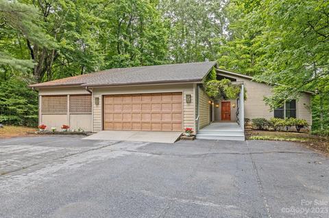 255 Walnut St, Saluda, NC 28773