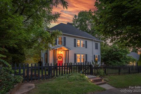 3 Enka Crescent St, Candler, NC 28715