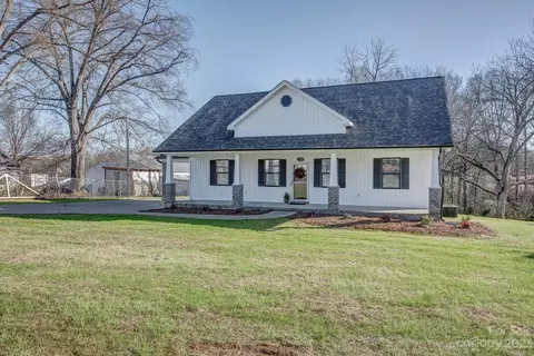 108 N Summey St, Dallas, NC 28034
