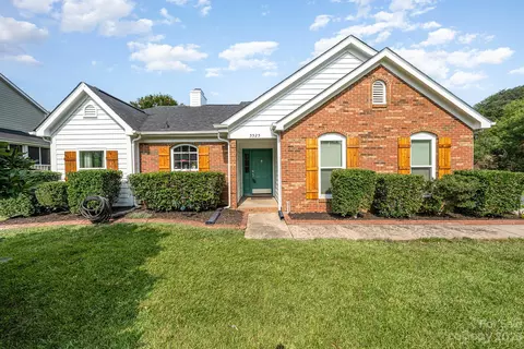 5525 Carronbridge Ln, Charlotte, NC 28216