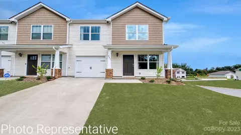 7 Virginia Commons Dr, Arden, NC 28704