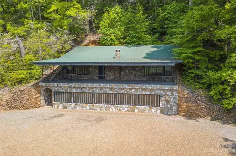 98 Devoe Dr, Waynesville, NC 28786