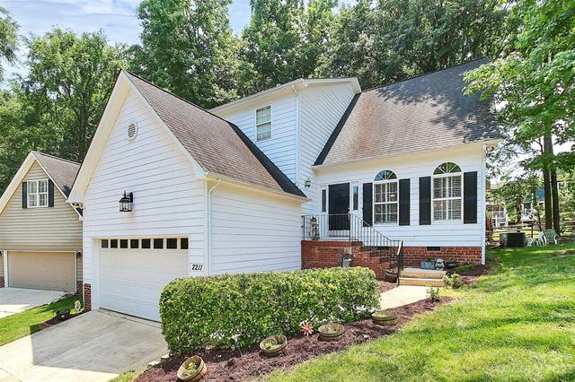 2211 Guest House Ct, Charlotte, NC 28270