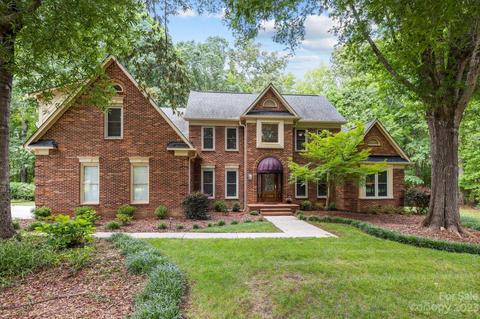 2905 Forest Lawn Dr, Matthews, NC 28104