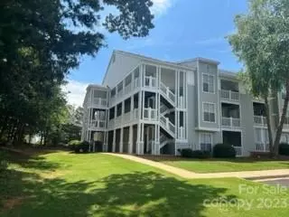 33 Hamiltons Harbor Dr #503, Clover, SC 29710