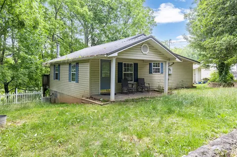 968 East St, Waynesville, NC 28786