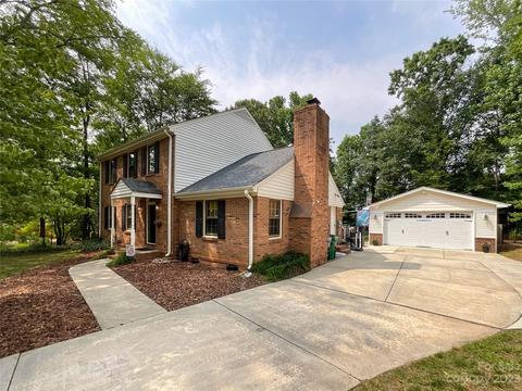 9101 Raintree Ln, Charlotte, NC 28277