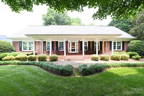 213 9th St NE, Conover, NC 28613